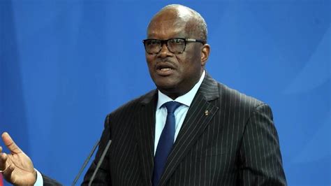 B­u­r­k­i­n­a­ ­F­a­s­o­ ­C­u­m­h­u­r­b­a­ş­k­a­n­ı­ ­i­s­t­i­f­a­ ­e­t­t­i­